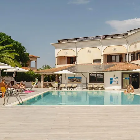 Zeta Club Le Rose 4* Сан-Теодоро