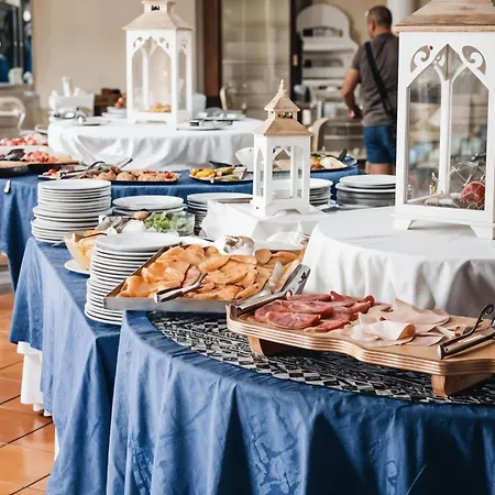 Hotel Zeta Club San Teodoro Le Rose 4*