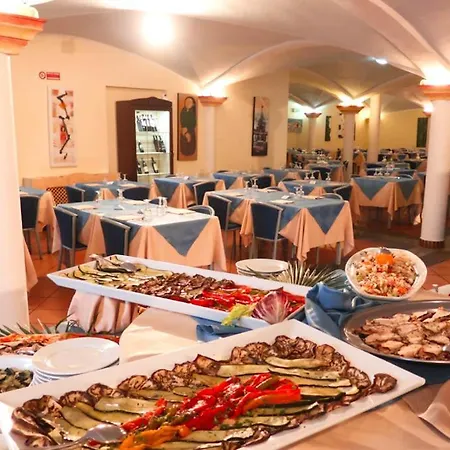 Hotel Zeta Club San Teodoro Le Rose 4*